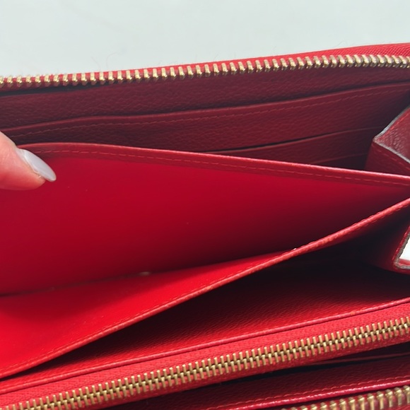 Louis Vuitton Red embossed monogram - Picture 10 of 17